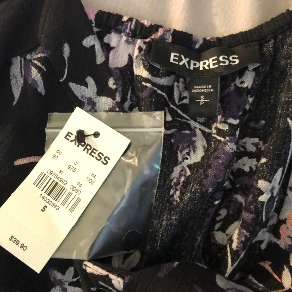 Express sleeveless floral blouse size small - Picture 9 of 11